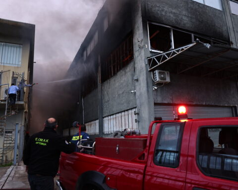 Φωτιά στα Σπάτα