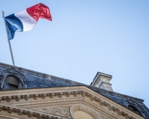 Η γαλλική κυβέρνηση προτρέπει τις γυναίκες που υπήρξαν θύματα του Επστάιν