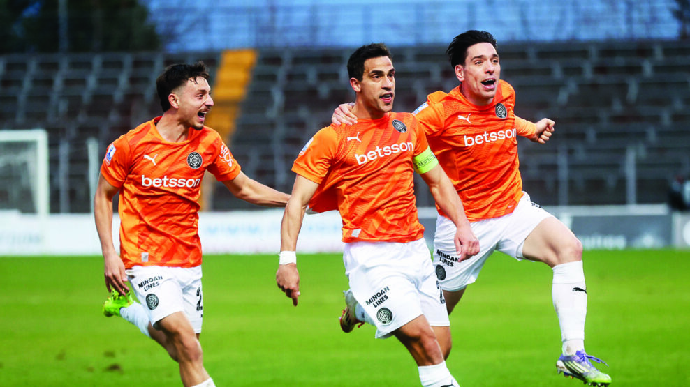 Η φωτιά όλο και μεγαλώνει