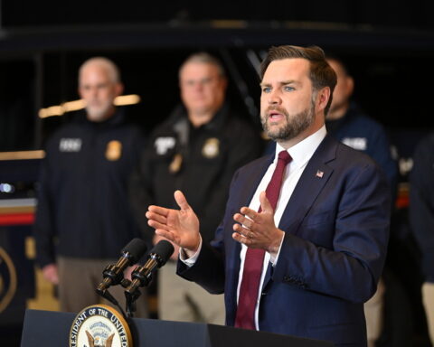 Ο Λευκός Οίκος διέγραψε ανάρτηση του αντιπροέδρου Βανς