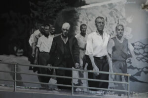 Τοιχογραφία αφιερωμένη στους 200 της Καισαριανής