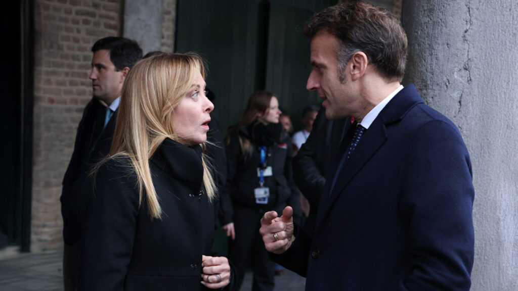 Σύγκρουση Μελόνι-Μακρόν