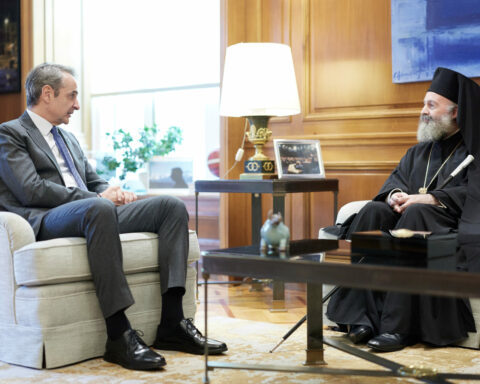 Μητσοτάκης σε Αρχιεπίσκοπο Αυστραλίας