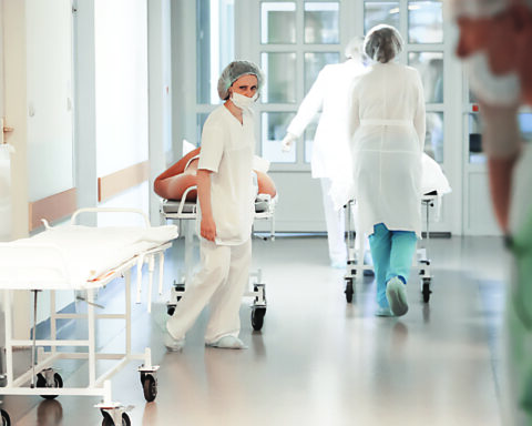 Η γρίπη διπλασίασε τους ασθενείς στα Επείγοντα