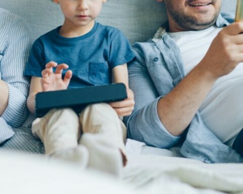 Reuters: Η Ελλάδα εξετάζει απαγόρευση των social media