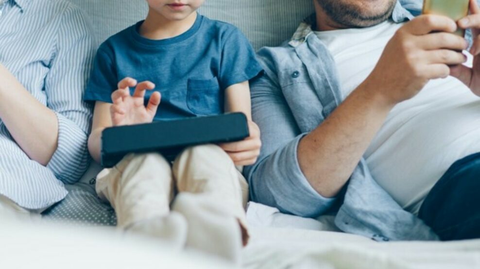 Reuters: Η Ελλάδα εξετάζει απαγόρευση των social media