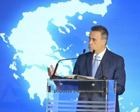 Παπασταύρου: