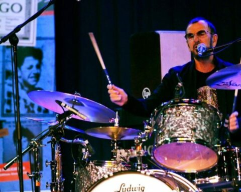 Kιθάρα του Κερτ Κομπέιν και το ντράμσετ του Ρίνγκο Σταρ