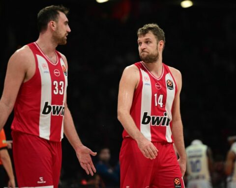 Χωρίς Βεζένκοφ και Μιλουτίνοφ