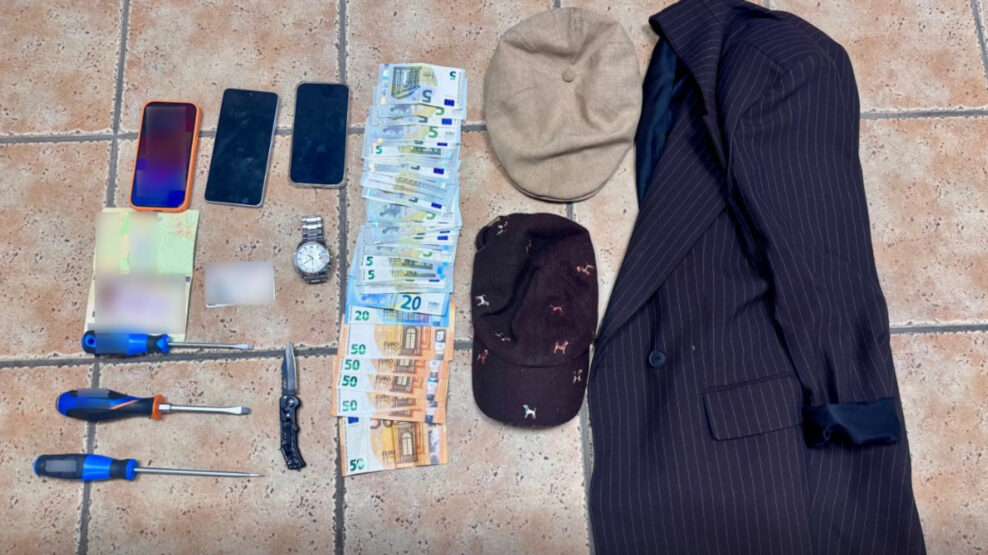 Έσκαγαν λάστιχα και άρπαζαν μετρητά