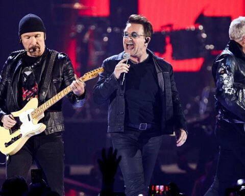 Οι U2 κυκλοφορούν νέα τραγούδια