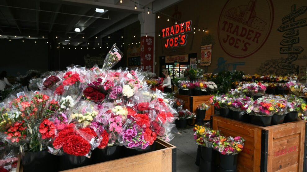 Λιανεμπόριο, εστίαση και τουρισμός στη «μάχη» της πιο ερωτικής γιορτής του χρόνου