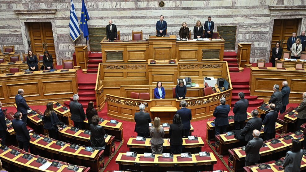 Τέμπη: Ενός λεπτού σιγή στη Βουλή