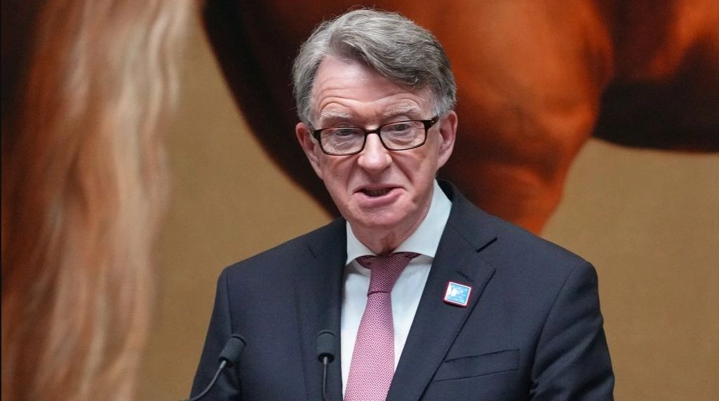 Βρετανία: Συνελήφθη ο πρώην πρεσβευτής στις ΗΠΑ Πίτερ Μάντελσον