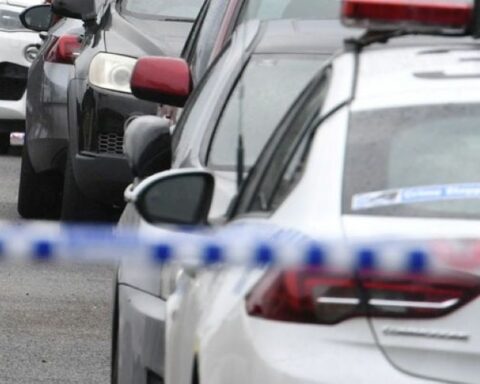 ΣΙΔΝΕΙ ΜΑΧΑΙΡΙ