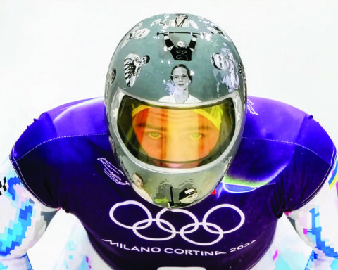 «Πόλεμος» για το κράνος μνήμης