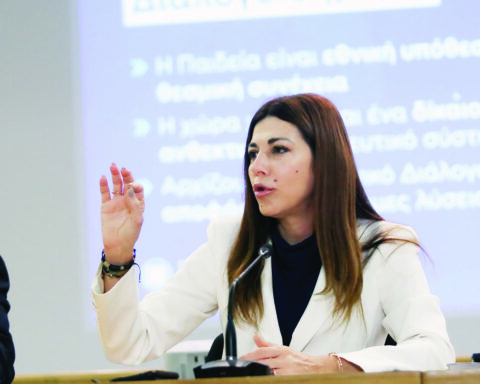 Από ψυχολογικά τεστ ανά διαστήματα θα περνούν οι εκπαιδευτικοί