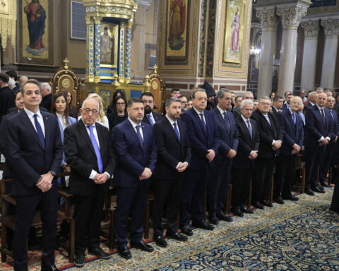 Παρουσία πολιτειακής και πολιτικής ηγεσίας η δοξολογία για την 25η Μαρτίου στη Μητρόπολη Αθηνών