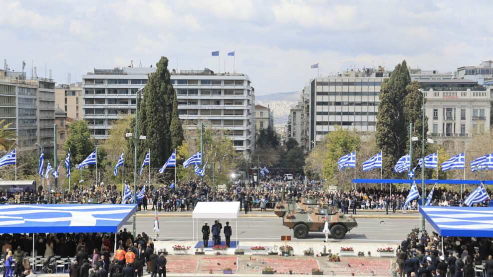 Live η στρατιωτική παρέλαση της 25ης Μαρτίου στο Σύνταγμα - Δείτε εικόνες και βίντεο