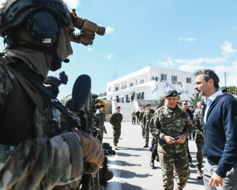 Σεβαστείτε τουλάχιστον τις Ένοπλες Δυνάμεις