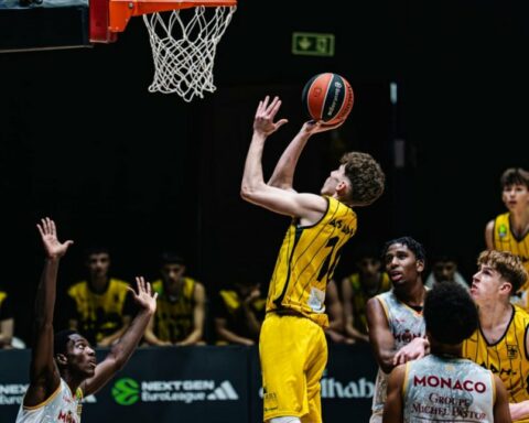 Επιστρέφει από το Άμπου Ντάμπι η ομάδα μπάσκετ Κ18 του Άρη