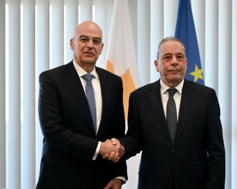 Συνάντηση Δένδια με τον Κύπριο ομόλογό του