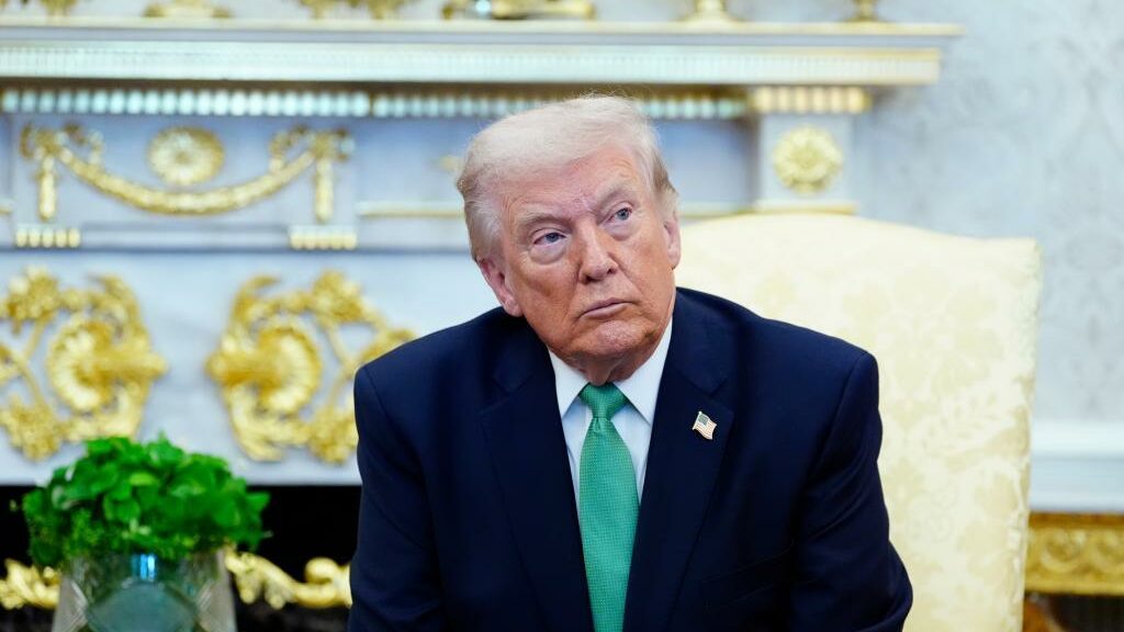 Ο Τραμπ απειλεί με αποχώρηση από το ΝΑΤΟ