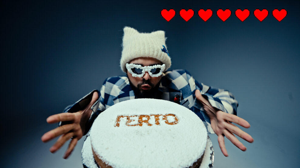 Ο Akylas παρουσιάζει το βιντεοκλίπ του τραγουδιού «Ferto»