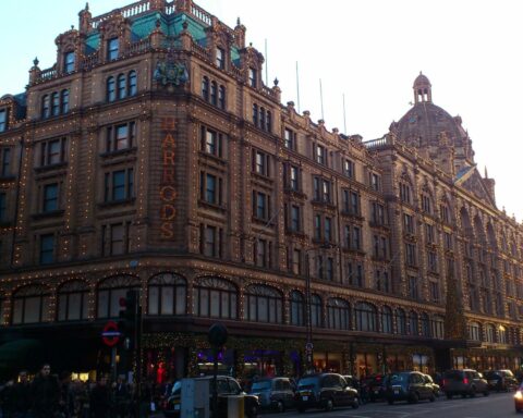 Το Harrods έχασε αγωγή επιστροφής χρημάτων 4.500 λιρών για βραχιόλι Cartier που δεν είχε σωστό μέγεθος