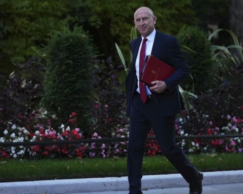 Στην Κύπρο ο υπουργός Άμυνας της Βρετανίας