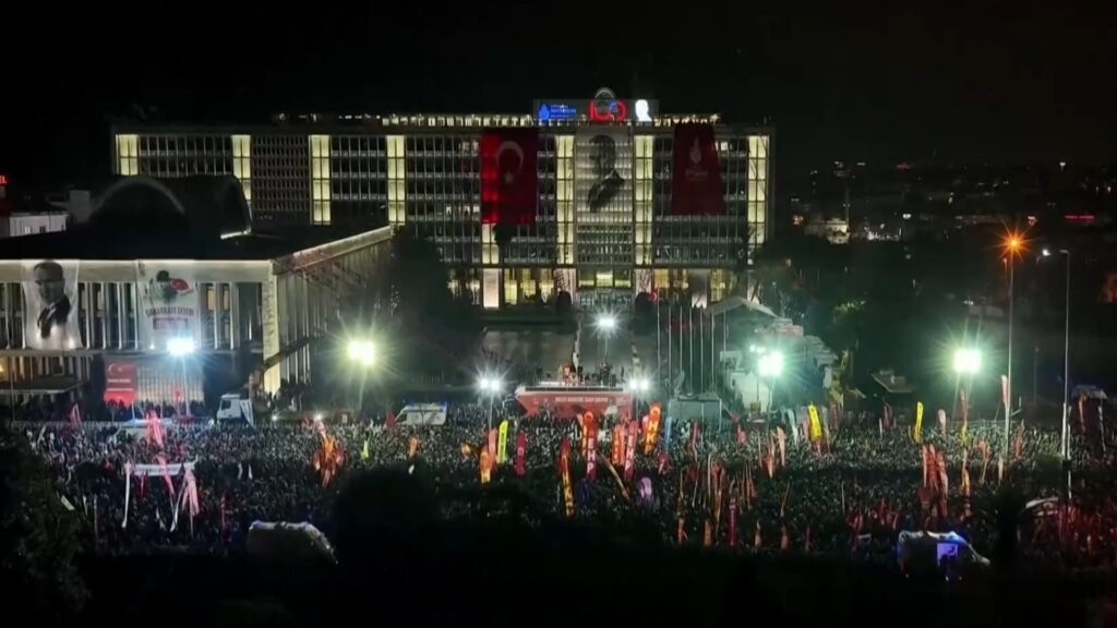 Συγκέντρωση υπέρ του Ιμάμογλου στην Κωνσταντινούπολη
