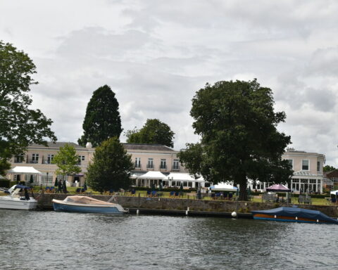 Ανώτερο στέλεχος της Microsoft βρέθηκε πνιγμένο κοντά σε ιδιωτική λέσχη, ενώ ένας άνδρας κατηγορείται για φόνο