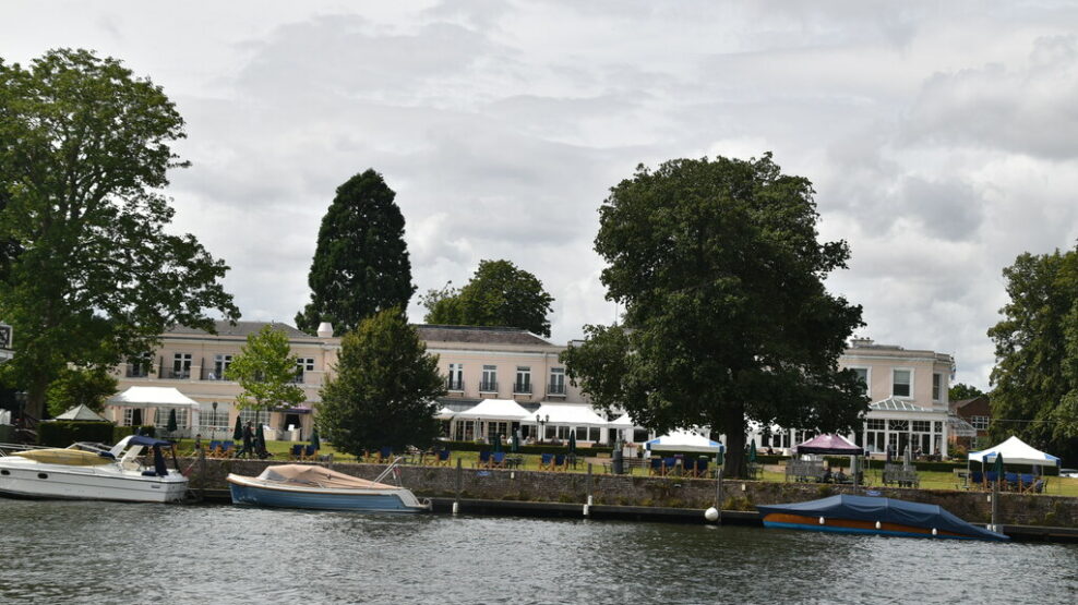 Ανώτερο στέλεχος της Microsoft βρέθηκε πνιγμένο κοντά σε ιδιωτική λέσχη, ενώ ένας άνδρας κατηγορείται για φόνο