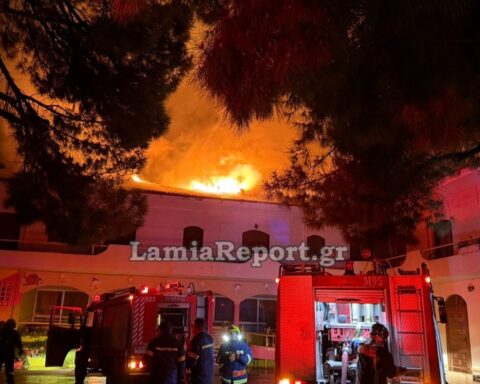 Φωτιά σε παιδικό σταθμό στην Λαμία: Απεγκλωβίστηκαν 3 άτομα - Δείτε βίντεο