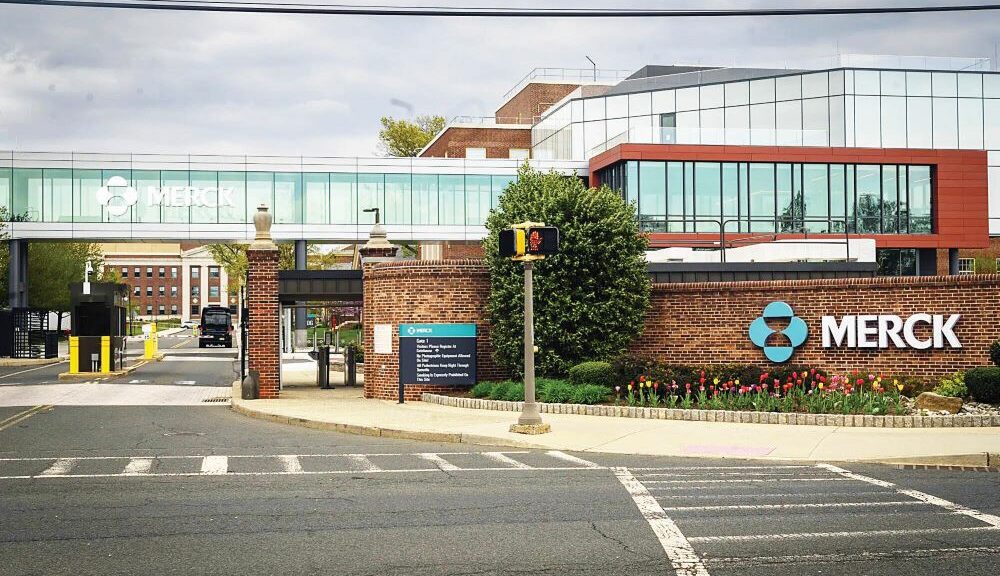 Μάχη εξαγορών