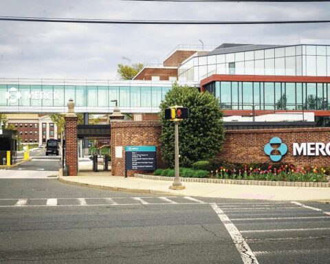 Μάχη εξαγορών