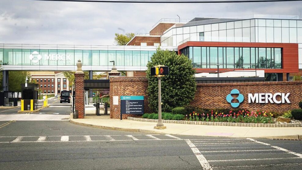 Μάχη εξαγορών