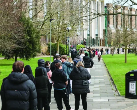 "Το χειρότερο ξέσπασμα μηνιγγίτιδας που έχουμε δει ποτέ", λένε οι ειδικοί