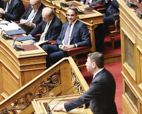 Πρόταση μομφής