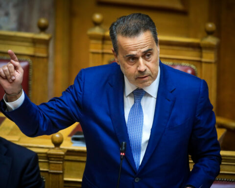 Σαφές μήνυμα Παπασταύρου κατά της αισχροκέρδειας στα καύσιμα