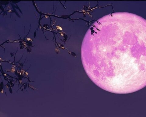 Πανσέληνος Απριλίου