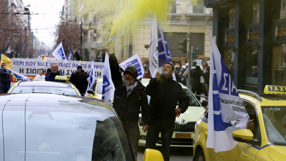 Συνεχίζουν και σήμερα την απεργία οι οδηγοί ταξί