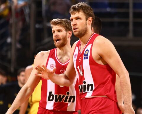 Ολυμπιακός: Οριστικά εκτός Βεζένκοφ και Γουόκαπ