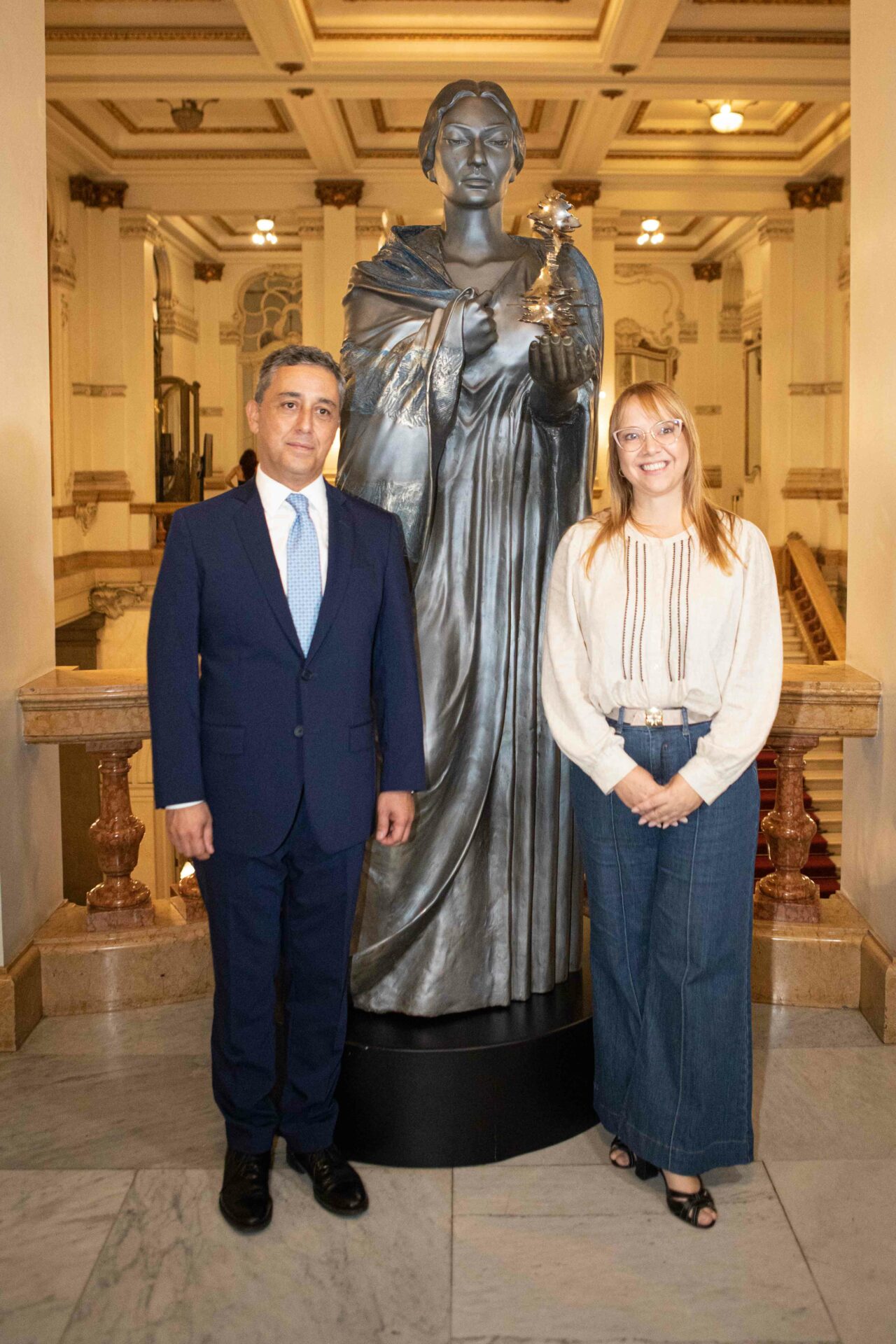 Η Βραζιλία τιμά τον Έλληνα γλύπτη Νίκο Φλώρο