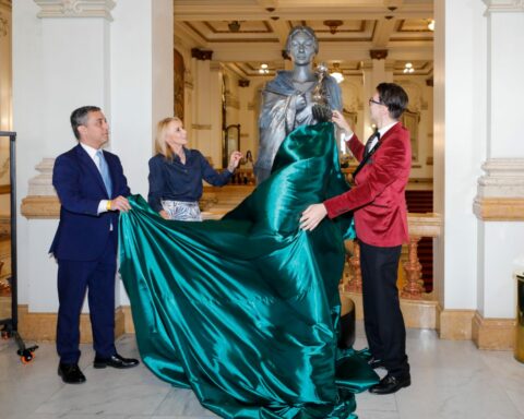 Η Βραζιλία τιμά τον Έλληνα γλύπτη Νίκο Φλώρο