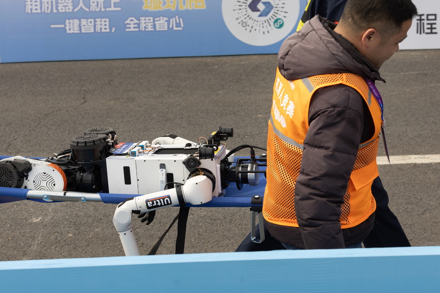 Ανθρωποειδές ρομπότ σε ημιμαραθώνιο στο Πεκίνο