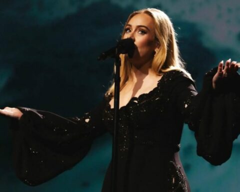 Είναι η ευτυχισμένη οικογενειακή ζωή της Αντέλ ο λόγος που δυσκολεύεται να επιστρέψει στο στούντιο;