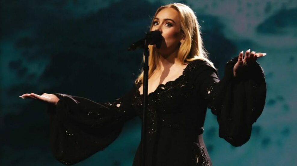 Είναι η ευτυχισμένη οικογενειακή ζωή της Αντέλ ο λόγος που δυσκολεύεται να επιστρέψει στο στούντιο;