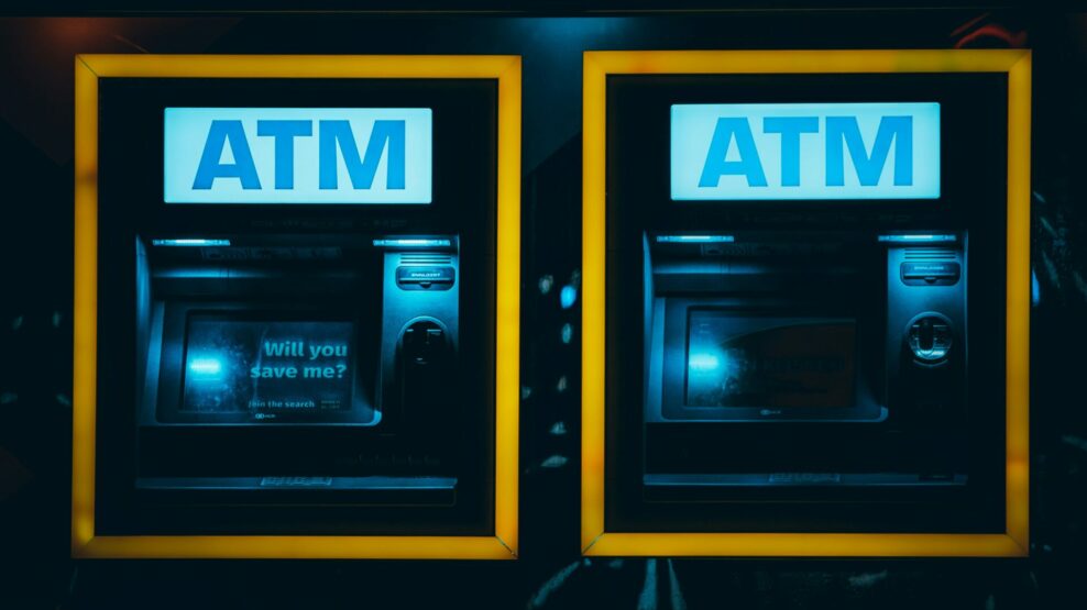 Νέα ρομπότ τεχνητής νοημοσύνης θα μπορούσαν να αδειάσουν τα ΑΤΜ της χώρας