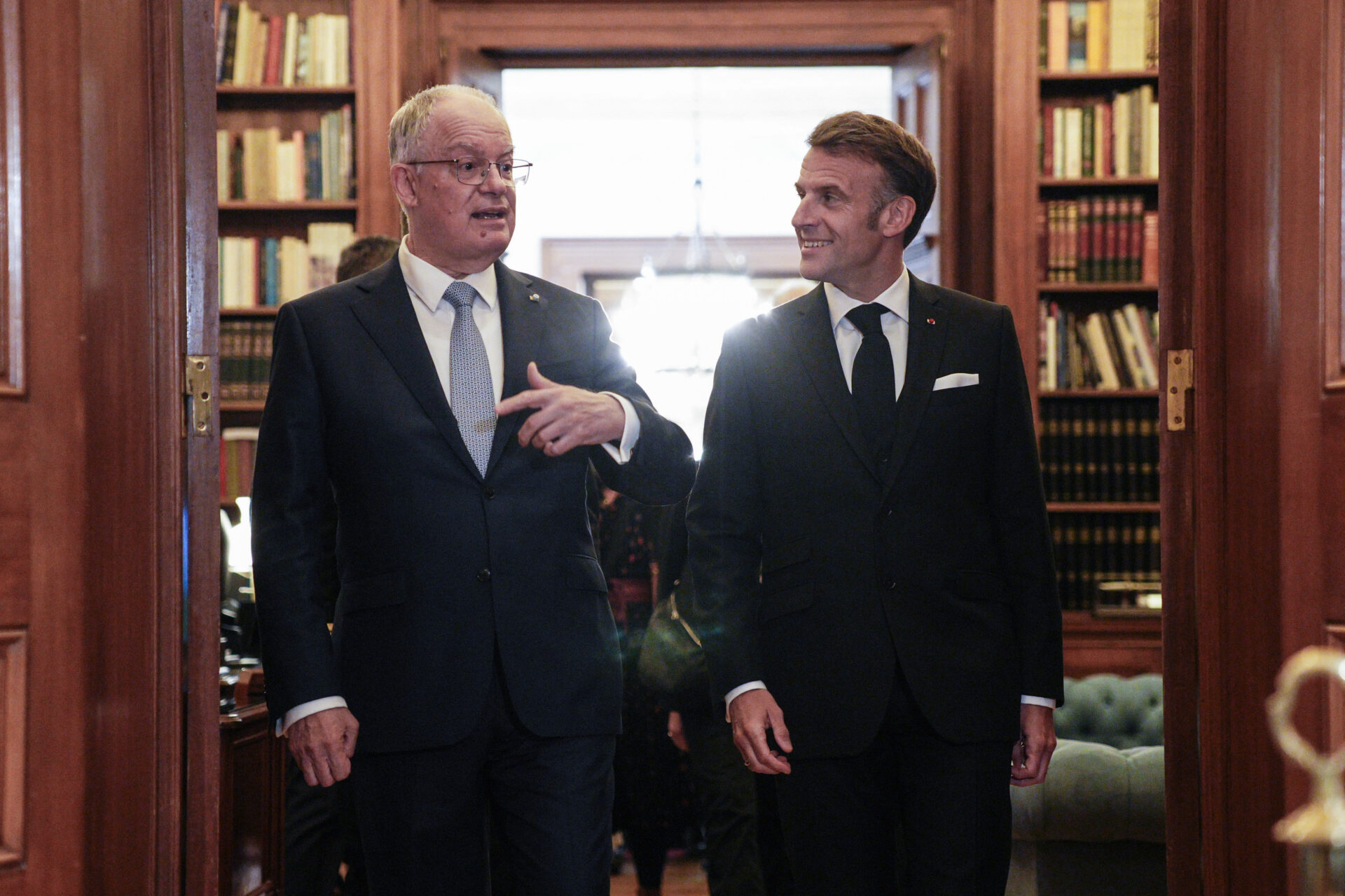 Στο Προεδρικό Μέγαρο Μητσοτάκης και Μακρόν